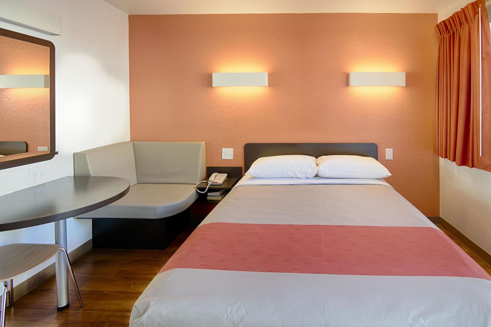 6-mammoth Lakes, Ca Hotel